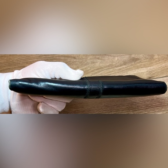 SALVATORE FERRAGAMO Ganchini Leather Wallet in Black - EUC - Picture 11 of 11